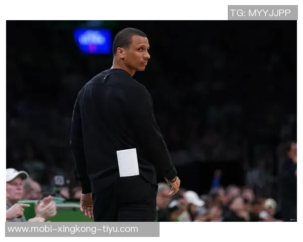 媒体人分析布朗的决策与马祖拉最佳教练评选的前景探讨